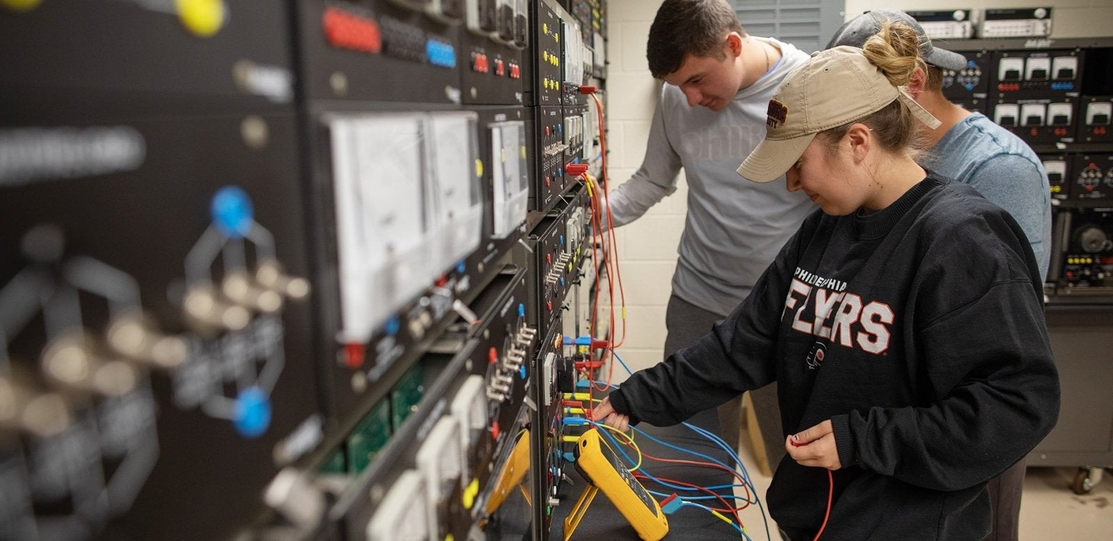 Electronics Engineering Technology (BS) | Undergraduate Programs ...