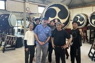 Gifford Howarth with Japanese Taiko percussionists