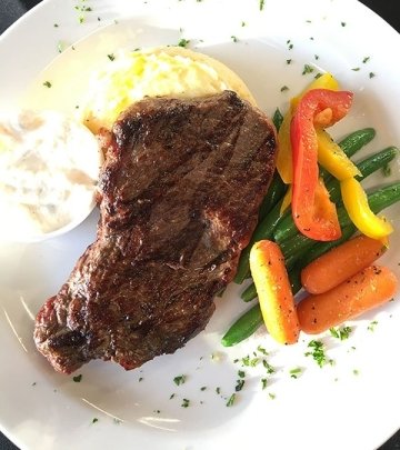 Steak and vegetables served at the Scranton Commons at Commonwealth University - Bloomsburg