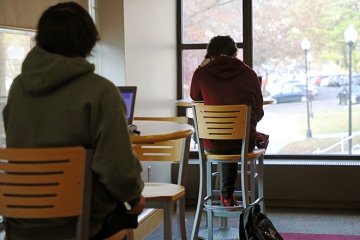 The Fireside Lounge is a spacious, open study, and social area with various types of seating to allow for individual project work, small group meetings, and casual relaxation.