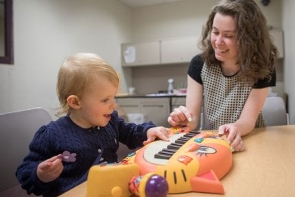 Student clinician work with child.