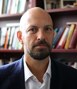 A headshot of a man.