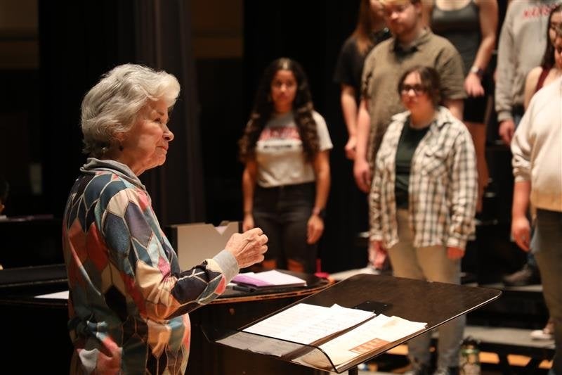 Peggy Dettwiler instructing music students in class at Mansfield